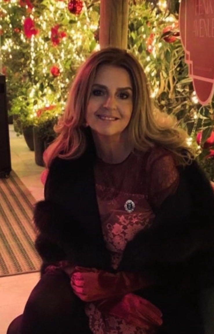 Look de Marta — encaje y abrigo de noche